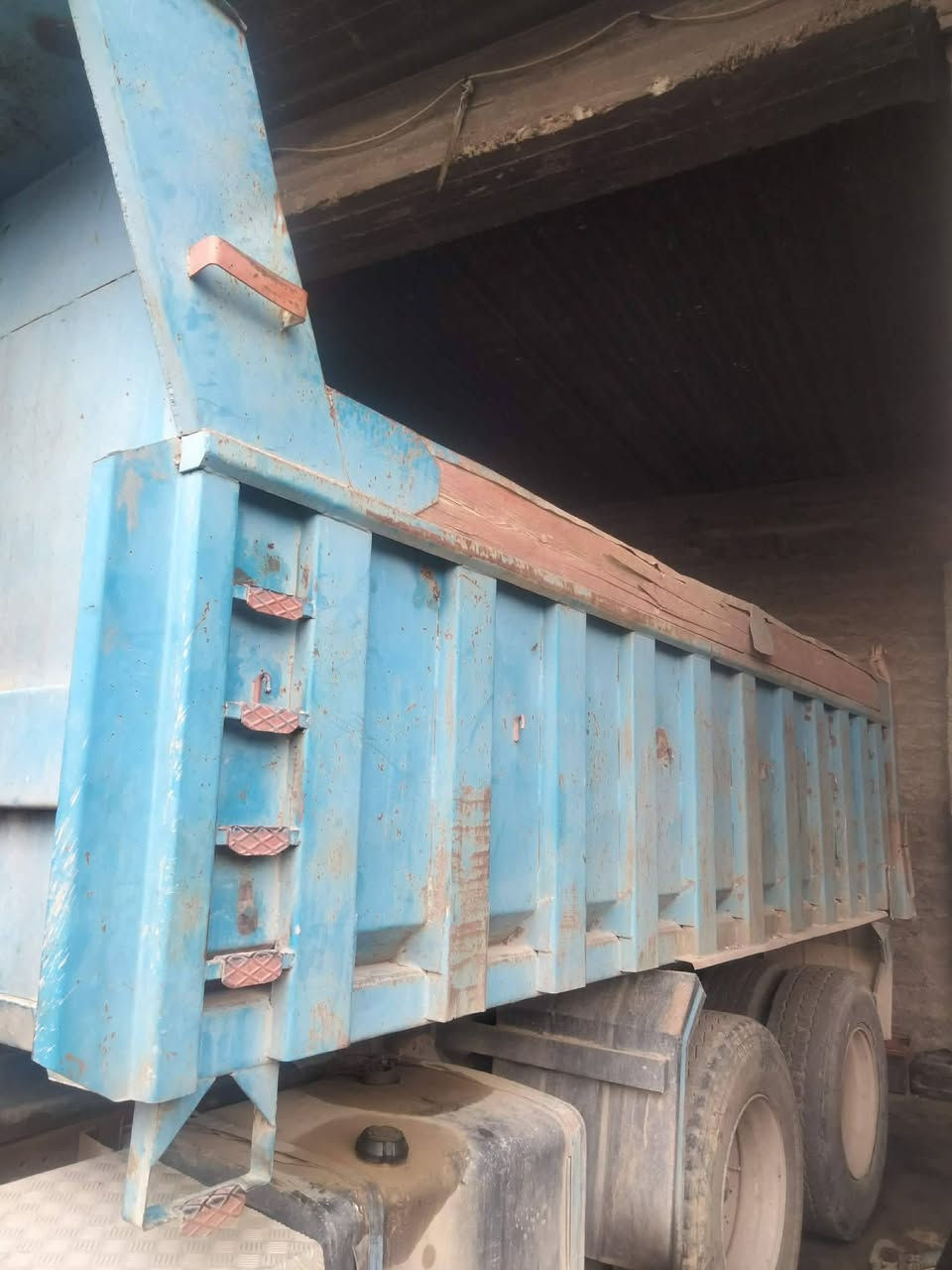 بوادي قلاب للبيع المكان الموصل السعر 25 ورقه *********** /***********
