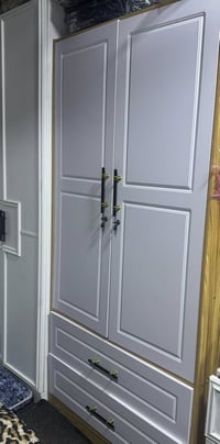 كنتور جديد • قابل للتفاوض • ضيق المكان