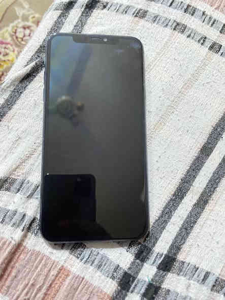 السلام عليكم 
ايفون ١١ برو ماكس للبيع 
ذاكرته ٢٥٦ GB✅
بطاريته ٩٢ كفاله مامبدله ✅
تلفون مبدل ضهر فقط ليزر مشتغلينه 
٤٠٠ وبي مجال 
***********
