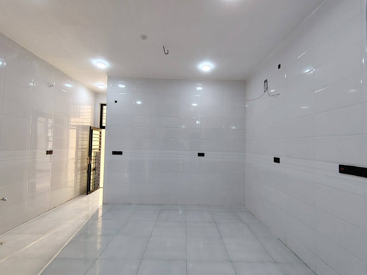 مشتمل طابقين للبيع طابو صرف مساحه 120م عنوان حي العسكري شارع 80 خلف سكلة سيد علي يتكون من ثلاث غرف نوم وستقبال ومطبخ وهول ارضية بورسلين بناء حديث السعر 160و بي مجال قليل للاستفسار الاتصال ***********
***********
