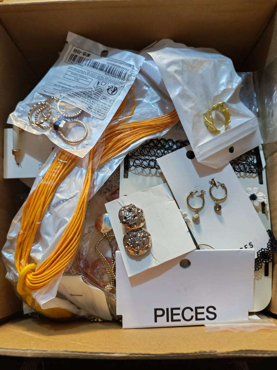 مو كل يوم تلكى هيچ فرصة…
ويمكن اليوم إذا ضيعتها ما ترجع!
💰 بـ15 ألف بس…
تگدر تبدي بيها شغل وتربح من أول يوم 🔥
📦 50 قطعة إكسسوارات
يعني ربح من كل قطعة… مو قطعة وحدة!
😏 غيرك دا يحجز ودا يبيع ويكسب…
وانت لحد هسه تفكر؟
⏳ الكمية محدودة جداً
وأول ما تخلص… انتهى العرض!
🚚 توصيل متوفر
📩 القرار إلك…
يا تبدي اليوم…


**إذا كنت صاحب هذا الإعلان وتريد حذفه لأي سبب، رجاءا أرسل رسالة إلى الدعم الفني**