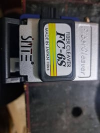 قاطعة كيبل ضوئي • النجف