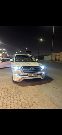 لاندكروزر GXR • ٢٠١٧ • ١١٩٠٠٠ كم