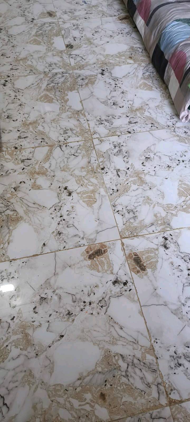 بيت للبيع تجاوز التاجي مجمع المصابيح كهرباء 24 ساعه مترمش بدون مولدات مساحه 150 متر بيت مرتب للتواصل ***********