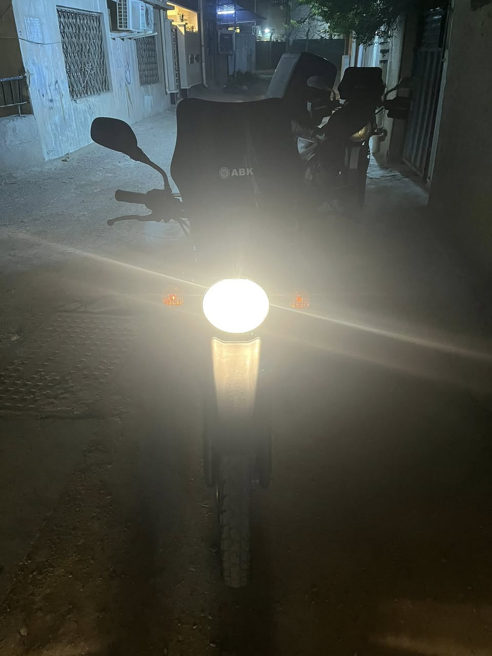 سلام عليكم بوكسر موديل 23 اوراقه كامل دراجه خير من الله تجي تشوف بعينك السعر مليون 350 وبيه مجال حك الجايه نقصها فقط شخاطه العنوان بغداد الجديدة ***********
