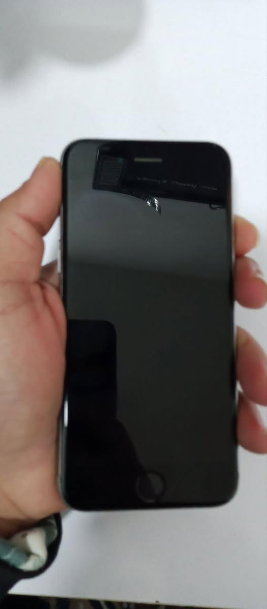 السلام عليكم ايفون 6s ذاكره 64 تلفون نظيف شخط مابي كله شغال بصمه الكامره اتصال كله شغال السعر 65الف وبي مجال مكاني هبهب ***********
