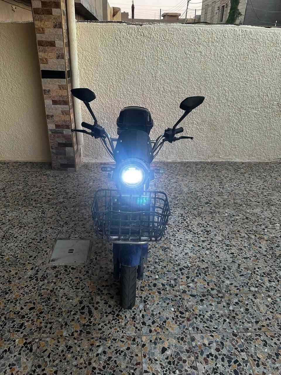 السلام عليكم
دراجه همر ابو سله
سته بطاريات جديده الدراجه بيه ملاحضات بسيطه 
السعر 650 وبيه مجال حك الجيه 
***********
