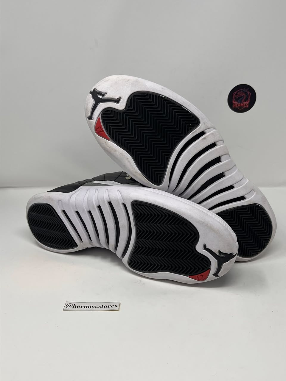 Nike Jordan 12
الحجم:45(29سم) 
  الوصف: باله فيتنامي نظافة ممتازه ، جلد طبيعي ، ارضيه كاربون، كشخة او لجماعة كره السلة

السعر: 35   الف دينار عراقي.

🚚 يوجد توصيل لجميع المحافظات وجميع المناطق في العراق

ادخل انستا شوف القطع القويه المتوفره 
https://www.instagram.com/hermes.storex?igsh=MTQwdWQ4OTZ1YmxoMg%3D%3D&ut


**إذا كنت صاحب هذا الإعلان وتريد حذفه لأي سبب، رجاءا أرسل رسالة إلى الدعم الفني**