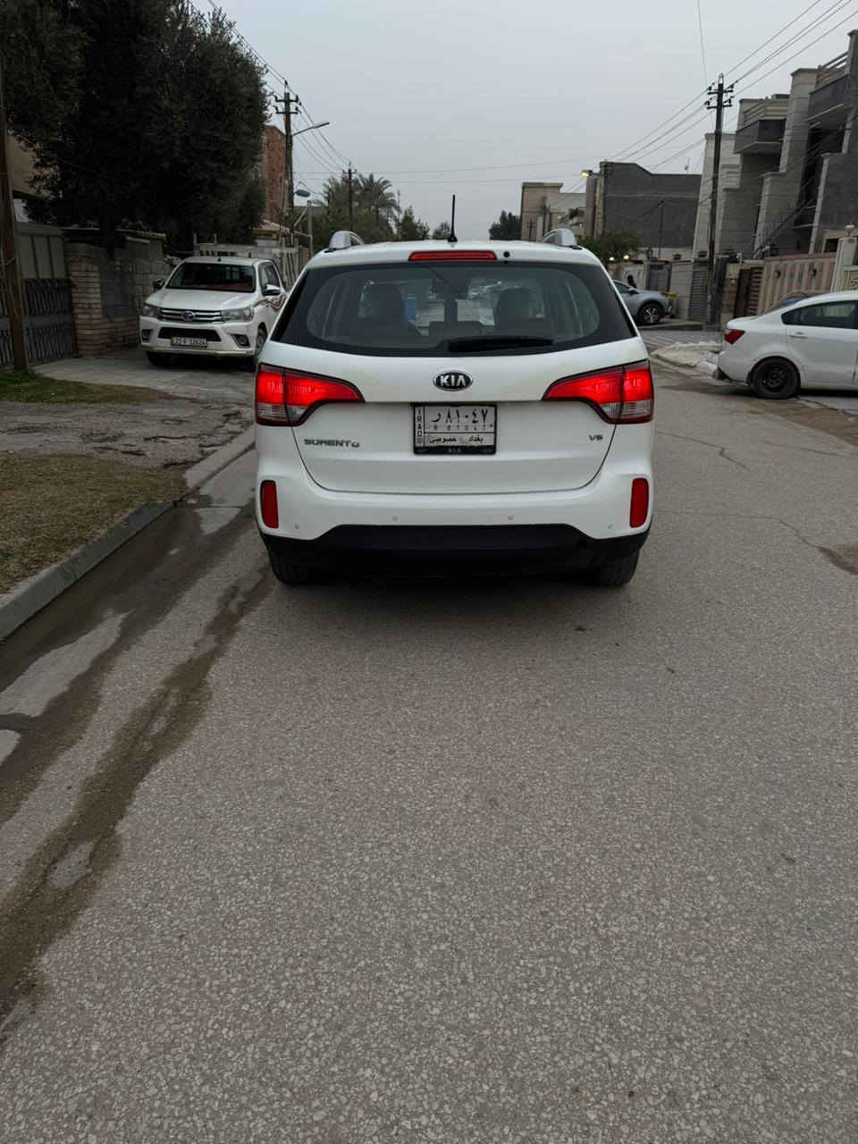 سورنتو 2015 وارد خليجي – أبيض – V6 رقم بغداد
 • محرك 6 سلندر
 • بدون فتحة (سقف عادي)
 • مكينة وكير مكفولات شرط الفحص
 • بدون ضربة
 • بدون صبغ أو تبديل
 • ماشيه (164 الف كيلو)
 • تحكمات ستيرن
 • مثبت سرعة
        •      نظام ايكو
 • نظام مانع انزلاق
 • 7 راكب
 • كامره خلفية
 • تبريد 3 قطع ثلج
 • إشاير مرايا
 • إضاءة أمامية زنون
 • كشنات مخملي دوشمة جلد
السيارة جديدة بيها سونار مكفولة مكانها بغداد حي الجامعة
صدر بالكامل جديد
منظومة بلكات ونزلات جدد
منظومة تبريد جديدة بالكامل 
تاير زوج امامي جديد 
للاستفسار 
الاتصال ***********
