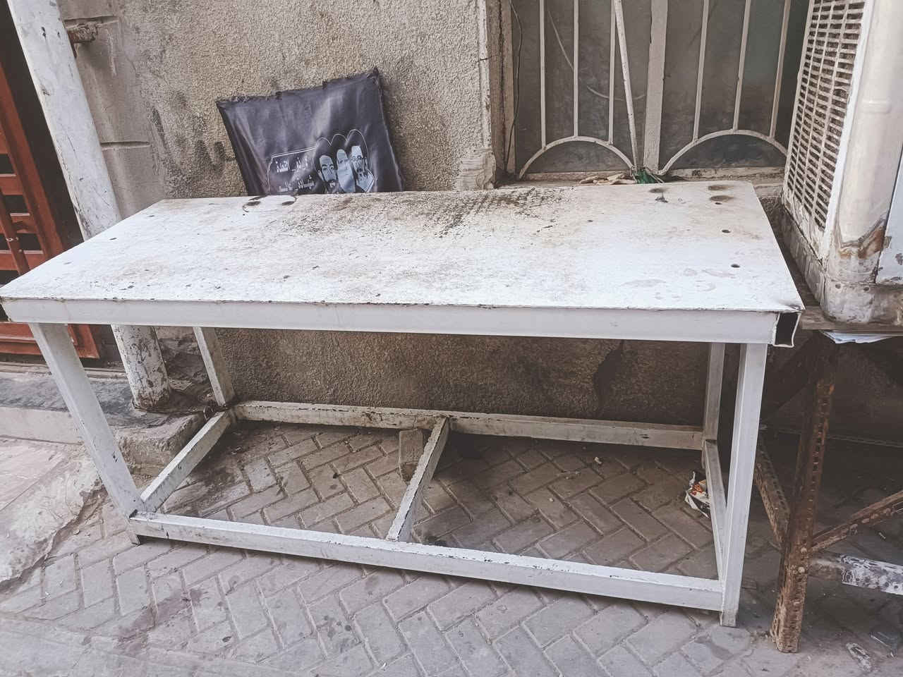 تزكا للبيع العنوان مدينة الصدر سعر 200الرقم ***********
