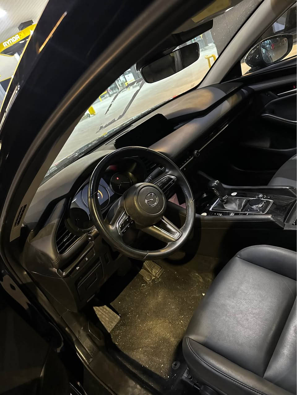 مازدا ٢٠٢٤ رقم كاتي (مواصفات بصمه رادر كشن جلد كاميرا و حساس و گيج إلكتروني) ته نها دوو پارچه صبوغ و ربع بونيت داخلي و شاصي بشرت - ايرباك و گيرو مكينه و كهربائي بشرت-
سعرى ((١٢٠$)) مجال 
*********** واتساب كورك أربيل, العراق
