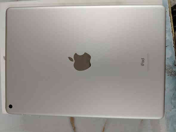 سلام عليكم ايباد 9 ذكره 64 شرق أوسط تلفون جديد بطاريه 93 كله نور من تلفون جديد مع كامل ملحقاته + حافضه
اسعر 260 وبي مجال او مراوس بتلفون
حسب القناعه 
مكاني بغداد رقمي للتواصل وتساب
***********
