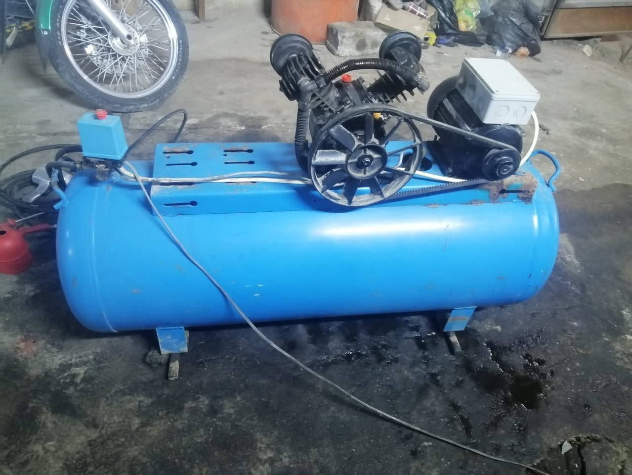 السلام عليكم كمبريسر ودريل للبيع ٥٥٠وبيهن مجال مكاني كربلاء بل حر ***********
