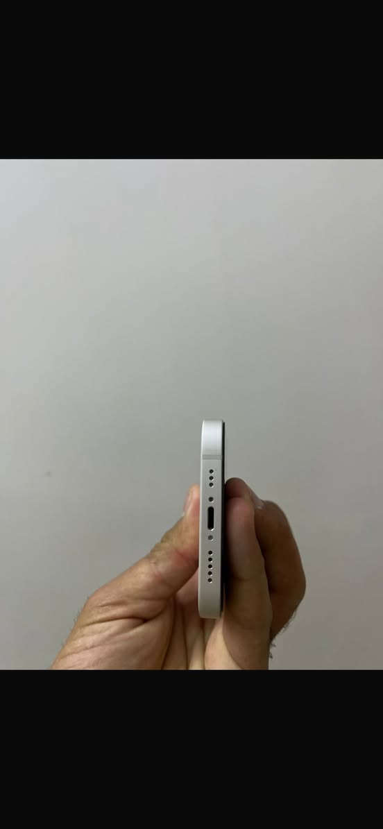 السلام عليكم ايفون ١٣عادي الجهاز نظيف ذاكرة ١٢٨وبطارية ٨٥ الأصلي ما مبدلة ولا معلاية الجهاز وتر بروف ما مفتوح  السعر ٤٧٥ 
الرقم ***********واتساب متواجد
