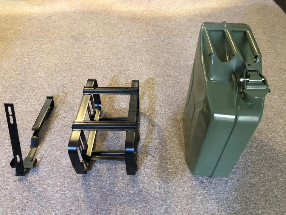 تانكي متعدد الاستخدامات سعة ٢٠ لتر  مع قاعدة الخاصه بي وستاند فتح وشد .. جديد وليس مستخدم يرهم لجميع سيارات الدفع الرباعي وسيارات الصيد : اخوان التانكي معروف سعره بالسوق ومامستخدمه ولاشاده ع سياره اشتريته وبعت السياره وماشديته… 
السعر ٥٠ الف وعامل عليه قبل لاتشتري باي مكان 
مكاني كربلاء ماعندي توصيل اللي يريده موجود وهذا رقمي *********** مامتواجد بالفيس
