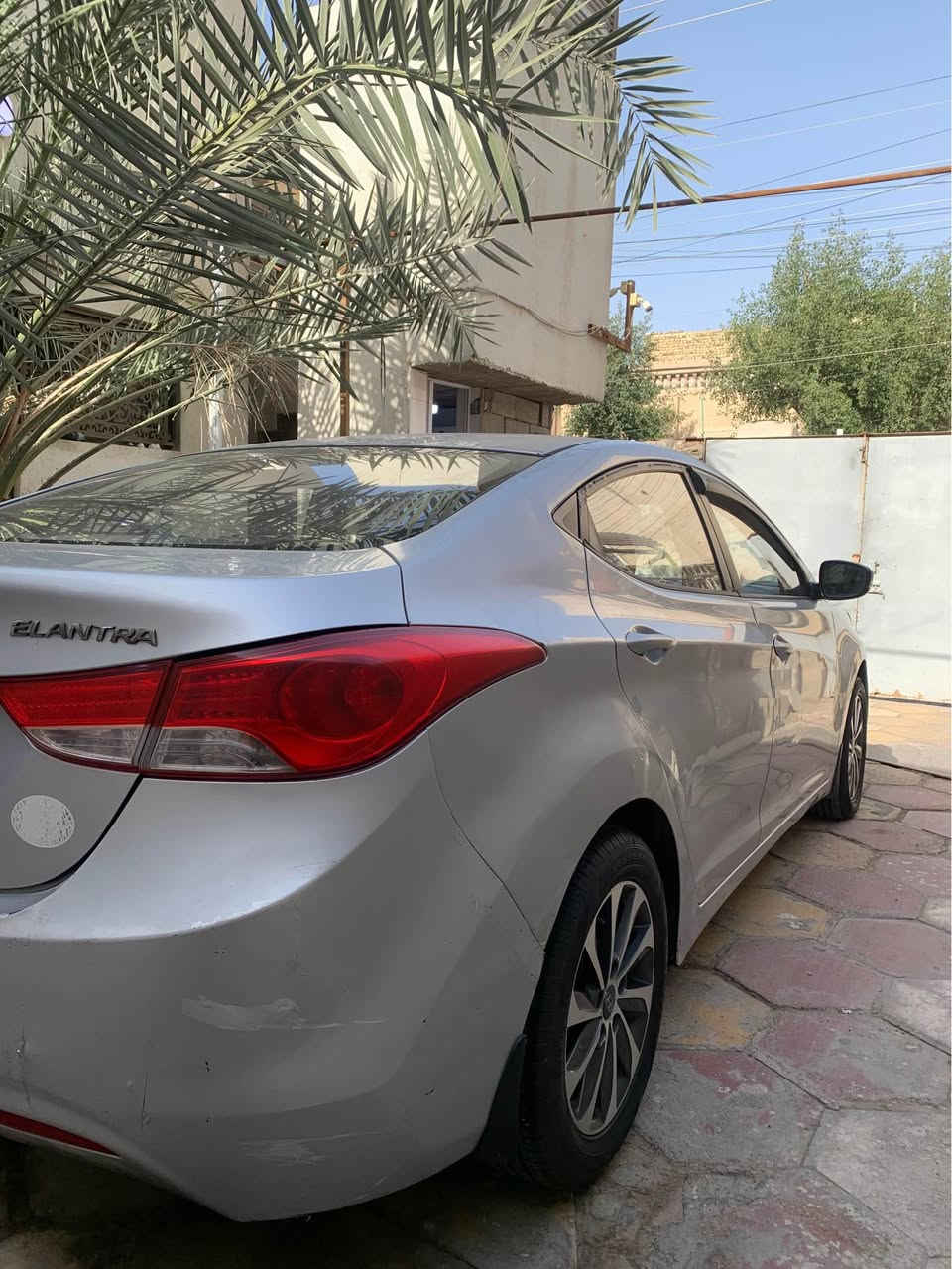 السلام عليكم 
هيونداي النترا خليجي محرك 1800 ماشية 270 الف بيها داير الجاملغ الخلفي مصبوغ وبيها خياسات ورواج بالقمارة 
السيارة رقم بصرة باسمي 
السعر 105 وبيها مجال للشراي
مكاني البصرة الجمعيات 
*********** البصرة, العراق
