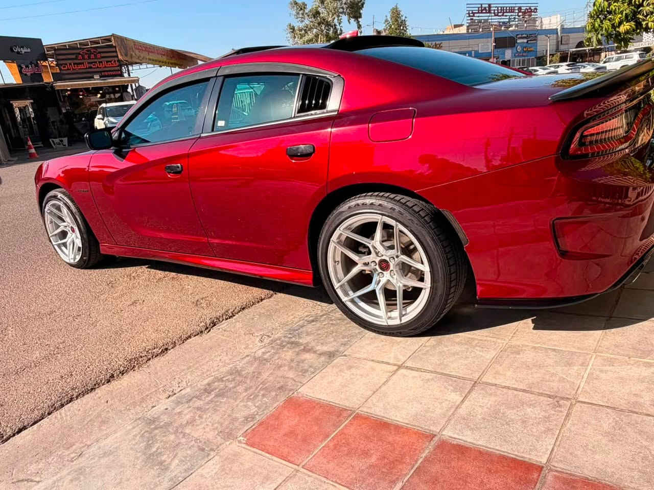 لليدور نظيف وجديد 
جارجر 2022
RT MAX بلاك توب 
محرك 5700 v8
كير ٨ سرعات
السيارة جديدة بعدهة وبعد احلى من الصور 
مماشية هواي ماشية ١٨٠٠٠ كيلو فقط 
و حادثهة سرقة بنيد ودشبول فقط يعني كلش بسيط. 
ايربااااك كلة سلييم وموجودة الصور بالمنشور 

فول مواصفات 
فتحة 
كشنات كنتارا حضن 
كشنات تدفئة وتبريد 
كشنات خلفية تدفىة 
كشنات خزن ميموري ٣ وضعيات 
سستم صوت هارمن كاردن 
رادار جانبي نقطة عمياء 
هيتر مري جانبية
 ويل ٢٠ روهانا اني شادة 
مغلفة ppf  وعازل حراري لزجاج السيارة 

وبعد مواصفات الجارجر العادية شاشة وكاميرا وكار بلي وتشغيل عن بعد وشفتات ستيرن 
 السعر ٣٢٤$
مكان السيارة بغداد السيدية 
للاستفسار خاص او واتساب 
***********
