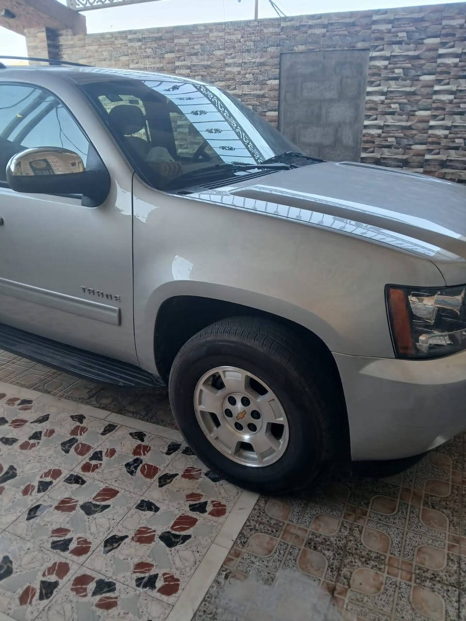 السلام عليكم للبيع فقط *********** تاهو موديل ١٣ بصرة تحويل خليجي LT كير محرك حدادة تبريد تخم تاير دواخل بدي مكفول من الزنجار والخياس صار بيها دحجة وتبدل بيها بيبان اثنين نفس اللون كفالة من الصبغ ماشية ١٧٠ الف كيلو لون سلفر جديدة كلش مكفولة من الجراد السعر ٢٣٠ وبيها مجال العنوان شط العرب الصالحية البصرة, العراق
