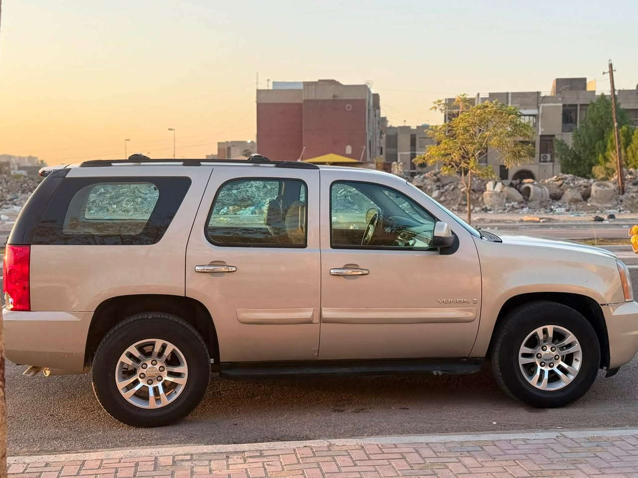السلام عليكم  للبيع او المراوس BYD  حسب الرغبه جمسي يوكن بتره 2008  خليجي بأسمي مشروع وطني بيها قطعتين صبغ اثر جراد  بدون دواخل بدون اي ضرر مسويلها ادامه كامله من نوزلات بلكات فيت بم عبوه كامله السياره كلش نضيفه تبريد تدفئه كله شغال تحكم ستيرن  تشغيل عن بعد  كراسي كهرباء  واحلى من الصور  مكاني بغداد الكرخ 
السعر 170$ وبيها مجال بسيط ***********
