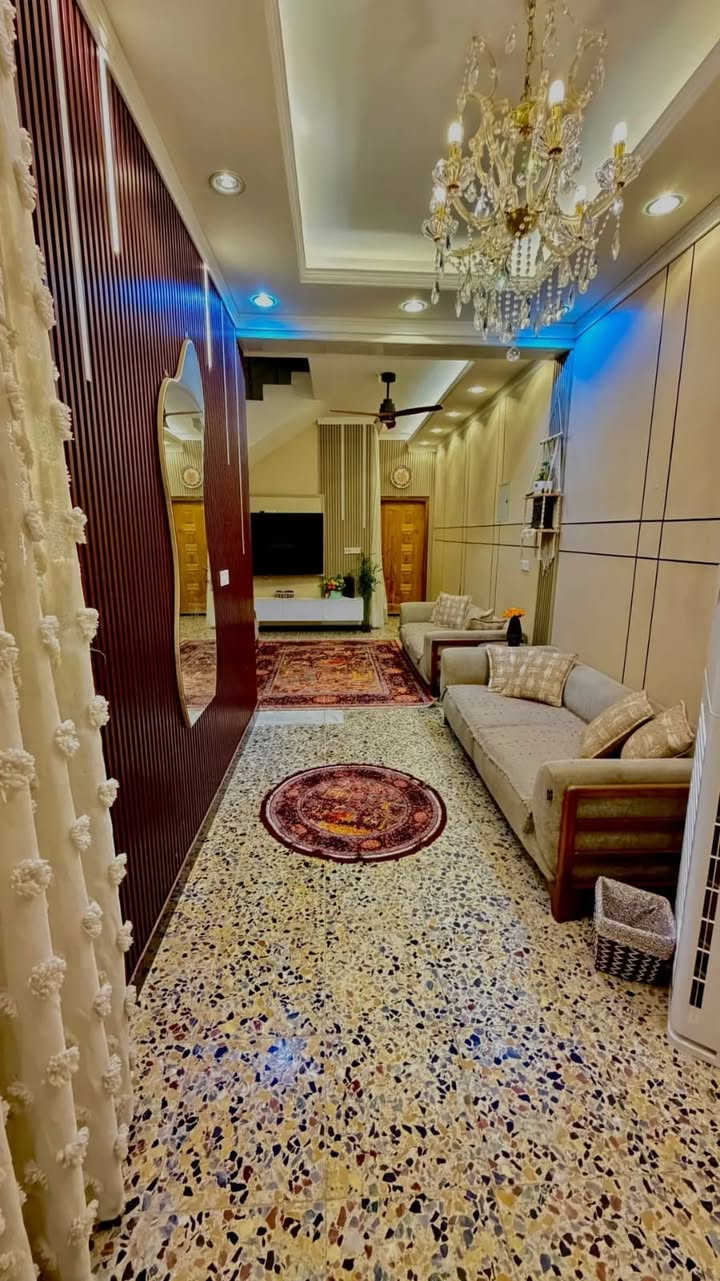 .🏡 #دار #للبيع 
​فرصة مميزة لامتلاك دار 
​📍 الموقع: الحلة /. خلف البنزين خانه مال البته 100 متر عن الشارع العام 
📐 المساحة: متـــر 100 
⚖️ السند: 25 زراعــــــي 
⚡ الخدمات: كاملة 
​📌 مواصفات الدار:
​صالة  هول ​مطبخ كبير 
​غرفة نوم
مجمع صحي 
​
​💰 السعر:  عبر واتساب فقط 
​📞 للتواصل والاستفسار: مكتب علي التميمي العقارات 
*********** 
(واتساب 
​#دار_للبيع #عقارات_بابل #الحلة  #بيت_للبيع #عقارات_العراق
