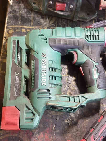 بكج كامل بارك سياد شغال مستعمل مع بطاريه وشاحنه

دريل شحن بارك سايد BRUSHLESS شغال لاكن بيه كسر بسط ما ماثر بعمله ابدا .

كوسره شحن ٦ سرع نضيفه جدا

كابسه شحن حجم كبير 

مكنسه كهربائيه نضيفه شغاله بيه مشكله بسيطه هديه ما محسوبه هاي 

كوسره تردديه ٦ سرع نضيفه جدا 

منعمه حجم كبير كهرباء شغاله ٦سرع 

بطاريه وشاحنه شغالات وعلى الفحص 

مع جنطه بارك سايد كبيره نضيفه جدا 

كل هذا العرض ١٨٠  والتوصيل مجاني 

المراسله على الواتساب فقط ***********
