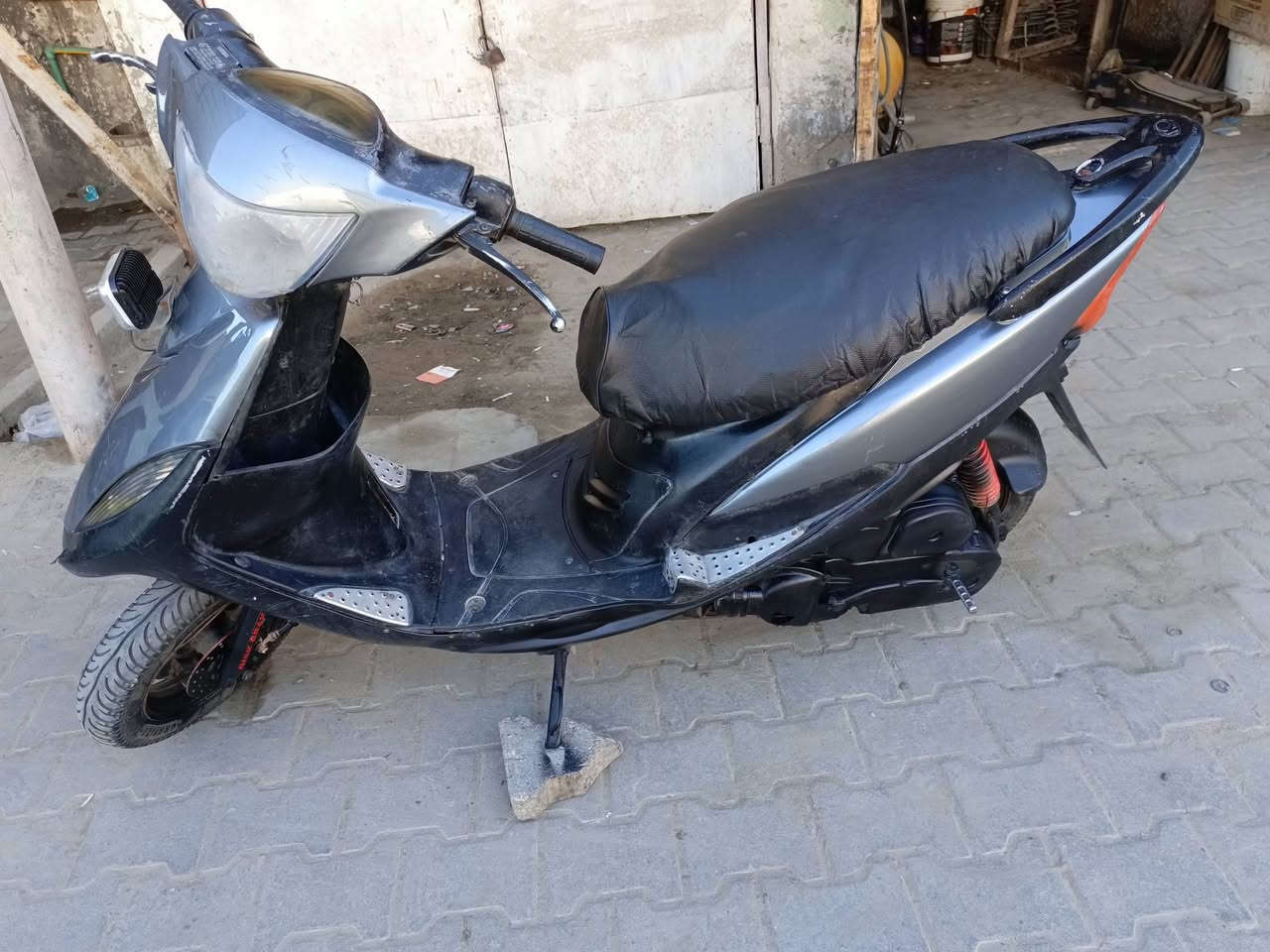 السلام عليكم للبيع دراجه ماكس عدله ياباني دراجه نضيفه وجاهزه محرك ناعم نهضه معدل دبلات شغاله مابيه نقص مفتوح ونضافه شوفت عينك السعر 425 وبيه مجال مكاني قضاء المدينه رقم***********
