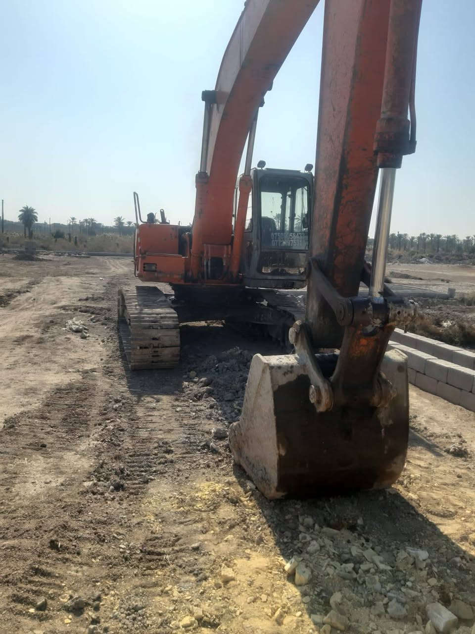 سلام عليكم حفارتين للبيع تو موديل 93 جاهزات للعمل صرف جدد رقم الهاتف ***********
