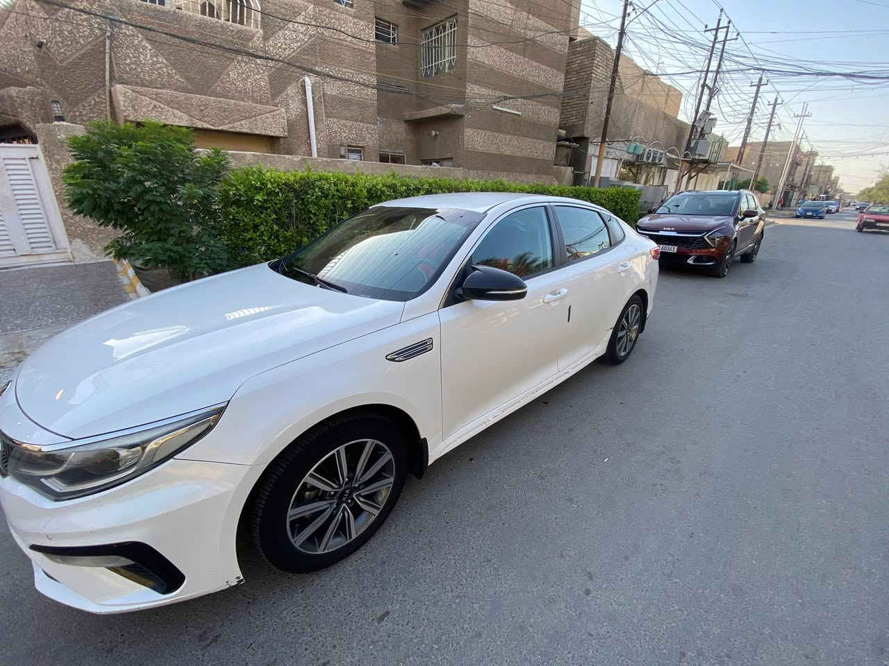 السلام عليكم كيا اوبتما موديل 2019
خليجي مكينه 2000دوش 
مواصفات نص فول 
سياره مكفوله من الصبغ والبارد 
كير ومكينه مكفول 
بيها طخه صغيره بل جاملغ الخلفي جهه السايق. 
وبيها طخه صغيره بل جنطه 
السعر 175وبيها مجال 
مكاني بغداد الغزاليه 
***********
