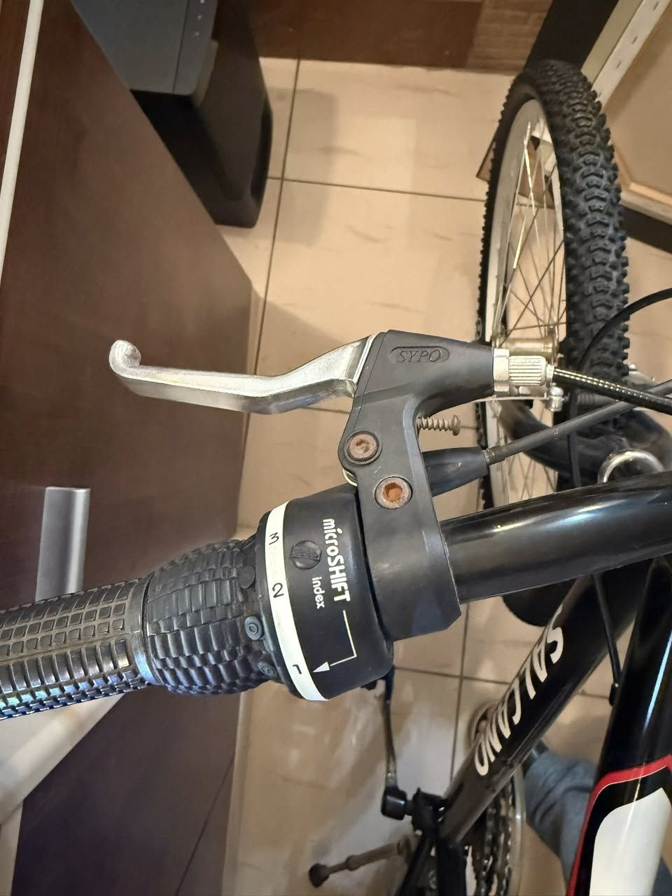 السلام عليكم للبيع السعر ٣٠٠ الف للاتصال ***********
