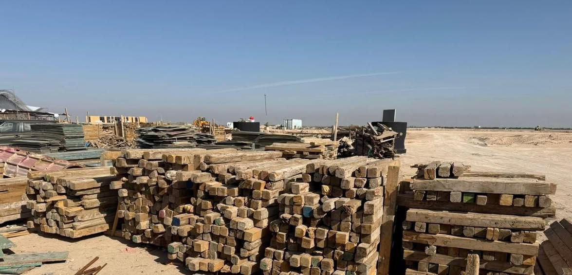 السلام عليكم 

للبيع في كربلاء …. للبيع في كربلاء 

1- بلايووود مغلون نظيف جدا مختلف القياسات ( اشرطة وستندر ) 
سعر القطعة الستندر 20 الف دينار  . 
سعر القطعة المقاصير 18 الف دينار .

2- سير خشب قياس ٤ انج (10*10) سم مختلف القياسات من ١ متر لغاية ٢ متر 
سعر المكعب 350,000 دينار  . 

3- فخات نجارية
قياس 1 م سعر القطعة 2,500 دينار 
قياس 1,2 م سعر القطعة 3,500 دينار

4- خيارات سكلة 
سعر القطعة 1,500 دينار  . 

5- قفيص سكلة سعر القطعه 3,000 دينار. 

للاتصال أو  واتساب : ***********
مهندس محمد 
كربلاء المقدسة
