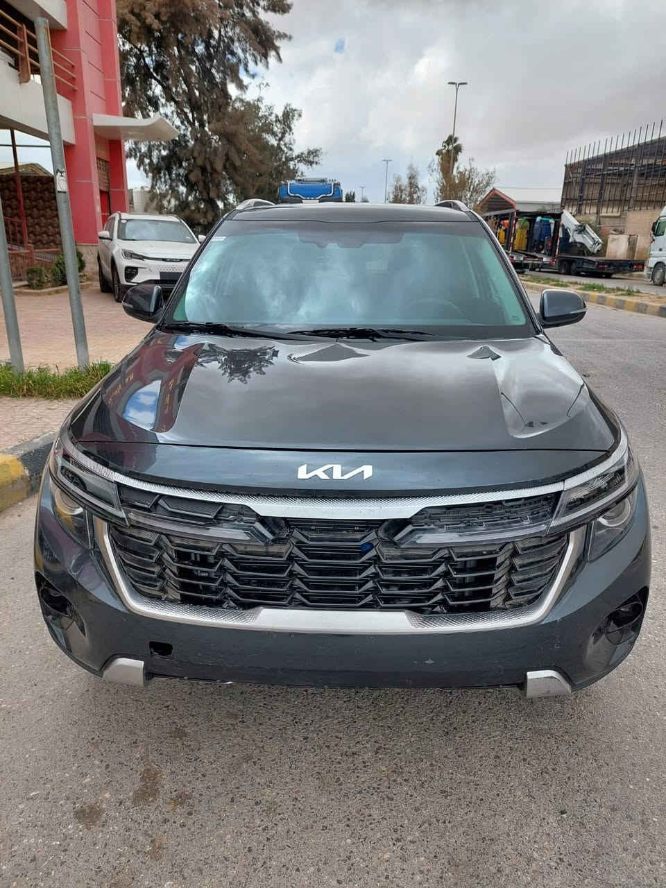 السلام عليكم للبيع كيا سلتوز موديل 2025 وارد أمريكي فقط جاملغ بارد بدون صبغ بدون تبديل حتى الدعاميات ليبل واحد ماشيه ١٧ ألف السياره فول بدون فتحه مكان السياره الأردن عمان المنطقه الحره ترهم حره وترهم شهداء (ملاحضه) السياره مصلحه كامله سعر مناسب للستفسار ***********
