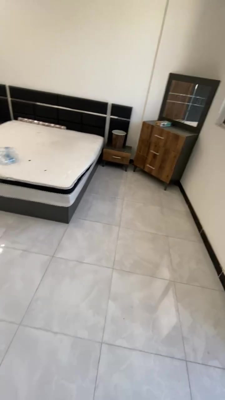 غرفة مستعملة اسبوعين للبيع بسعر مناسب 
٤٠٠ وبيها مجال بسيط 
دوشك ب١٠٠ وبي مجال بسيط
***********

