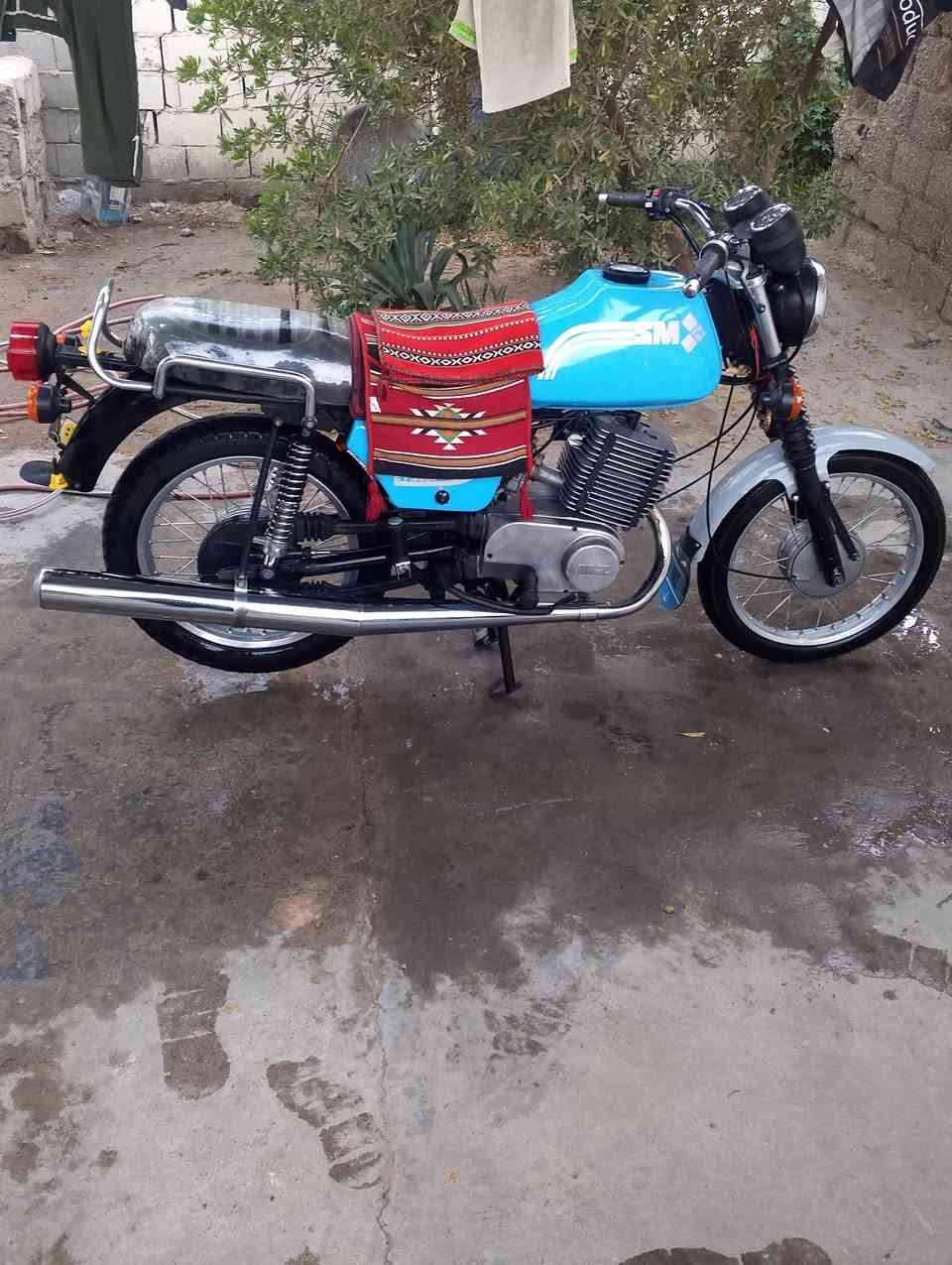 من رخصت مدير الكروب سلام عليكم ماطور للبيع موديل 82 ماطور حلو ونظيف انضف من صوره  كهربائيات كله شغاله ما ناقصه شيئ بي لحيم فقط خشم مكينه حلوه ونضيفه ما ناقصه شيئ الي يريد الماطور يتواصل ويايا *********** مكاني بابل مسيب الماطور بدون بدون رقم
