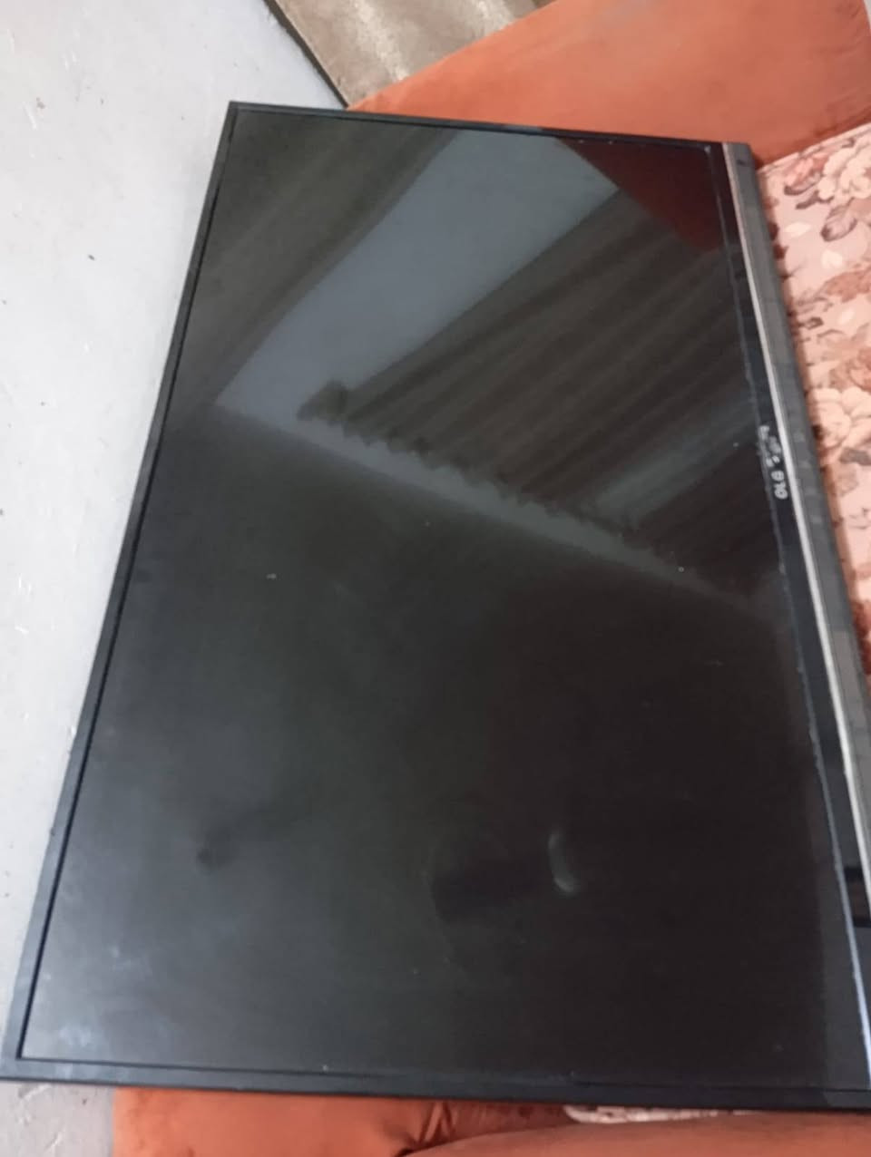 سلام عليكم بلازمه للبيع حجم 50 نضيفه وجديده مستخدم قليل شركة OLG اي عطل مابي تجي تفحص وتشوف اي عطل مابي الاستفسار الاتصال على الرقم *********** او خاص السعر 250 وبيها مجال
