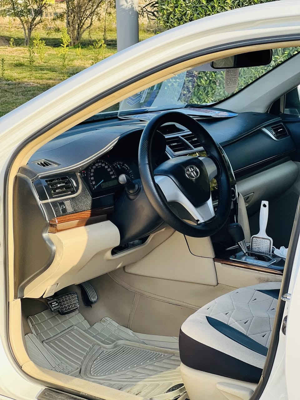 سلام عليكم كامري خليجي 2013 بيها صبغ بنيد بدون داخل وباب خلفي مبدل بلادي والباقي كفاله عامه سياره جديده ومتحتاج اي مصرف محرك بلادي كير بلادي شرط 
صدر جديد تخم تاير جديد 
سياره بلاديه ومتحتاج اي مصرف وبعد احلا من الصور 
هزه جديده وسنويه لل 2030 يله تنتهي 
مكاني تكريت القادسيه 
السعر 135 ومجال بسيط 
للستفسار 
***********
