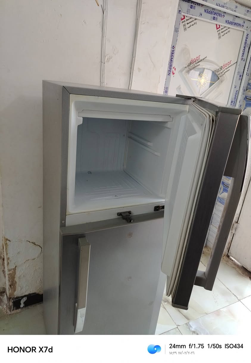 ثلاجات ما داخله تصليح نضيفات وشغلات البيع الاتصال ***********
