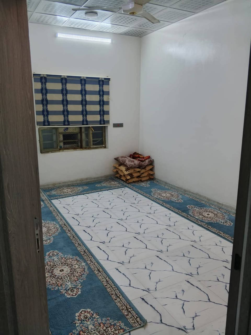 اعلان 📣📣
دار للبيع مساحه 140متر زراعي 🏠

يتكون من غرفتين نوم استقبال مطبخ هول صحيات درج داخلي بيتونه كراج فول مواصفات 🏠

موقع العقار حي العسكري الزراعي ثاني فرع من الشارع 🏠

استفسار عله الرقم ‏‪***********‬‏📞📞
