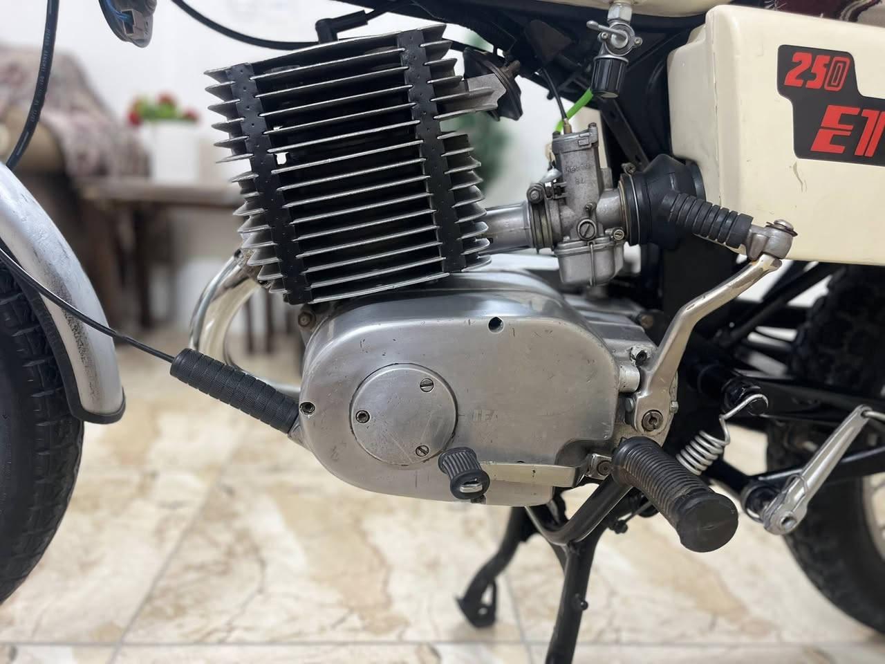 السلام عليكم امزت 82 للبيع كصة 3  لحيم خشم  وجوة الكشن صوب واحد بدون بدون بدون.
***********
