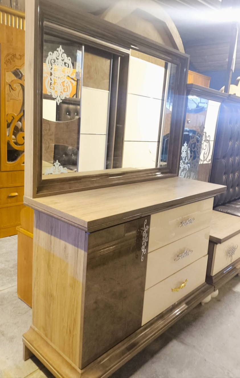 سلام عليكم غرفه تركيه 10 قطع للبيع  مستخدمه نضافه فول سعر مناسب عنوان ميسان رقم لاستفسار‏‪0772 318 1711‬‏
