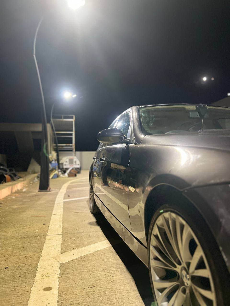 bmw  e90
مۆدیل 2005
مەکینە 325
گێڕ تۆماتیک دەبڵ گێڕ 
بەسمەو سوکان ڤۆلیۆم 
شەش ئێرباگ چوار جام کارەبا
مەنەفێست ئەسڵی ئیبرایم خەلیل
حەسەی دواوە ناوزەرد 
کوشن جڵد 
چوار ویلو تایەی لۆکی لەژێرە 
ئەی بی ئێس بەشەرت تراکشن 
بێ دەحموو لێدراو سەقفی بەشەرت بۆیاغی نیە 
گێڕوو مەکینە بەشەرت 
سارەکە فول فولە بەس سڵایت نیە
نرخ 31 محامەلە 
ژ.م *********** رانية, السليمانية
