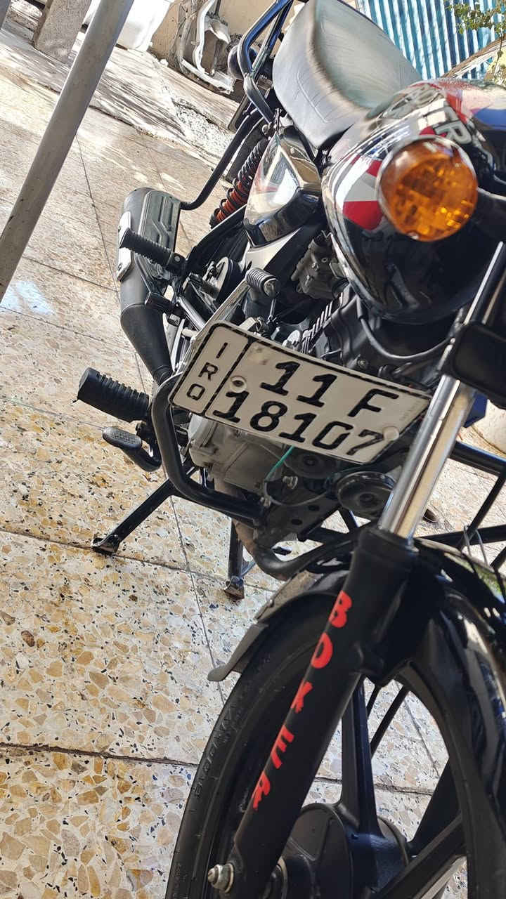 سلام عليكم 
بوكسر مديل 23 ماشيه 21 الف نضيفه كلش رقم انكليزي بغداد بعدها على وضع الشركه لا مجفت ولا مفتوحه المكينه مكاني بغداد الشعب عارضها ب 2500 وبيها مجال بسيط ***********
