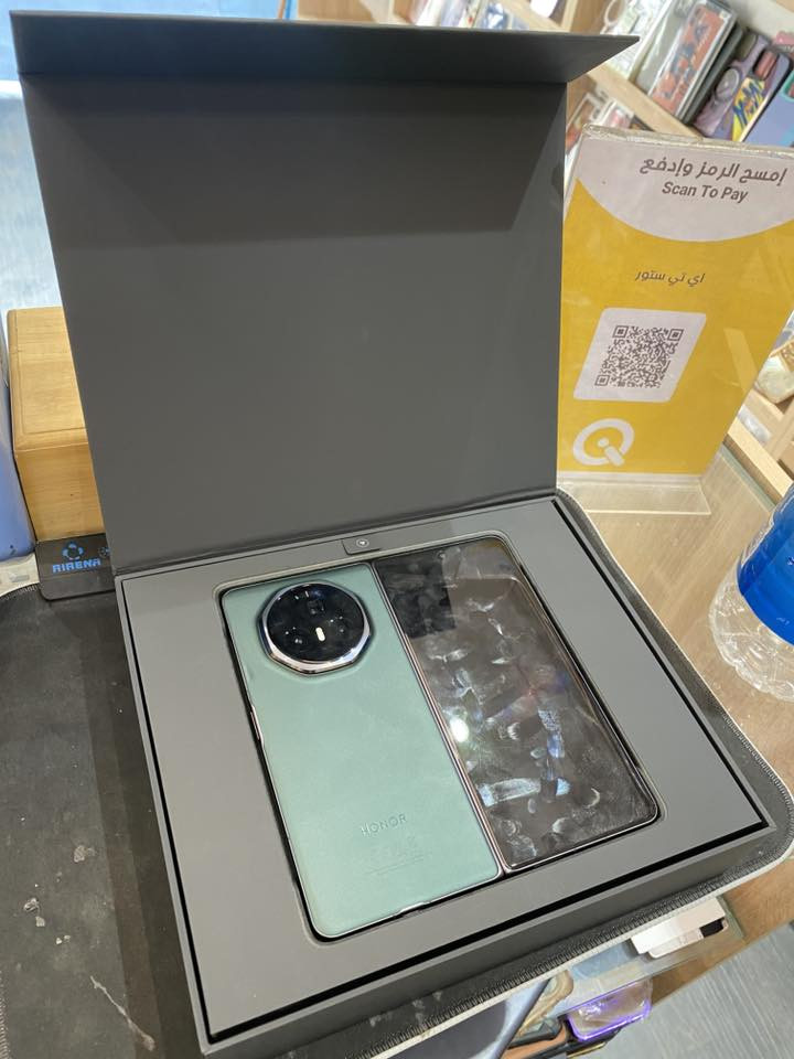 سلام عليكم بيع Honor Magic v3 الغني عن التعرفي الذاكره 512 ما مفتوح  السعر مليون 550 الف قفل  المكان الدوره  الرقم ***********  واتس اب
