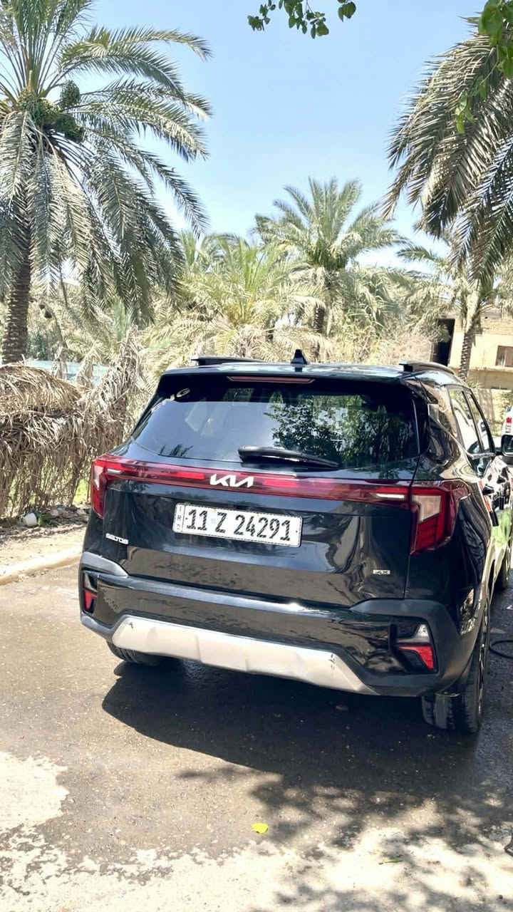 كيا سيلتوس SX  2024(اعلى فئة) 1600 تيربو 195 حصان 
المواصفات شاشة متصلة وعدادات ديجتال بصمة فتحت سقف قماره 
رادار امامي وخلفي ونقاط عمياء
تحكم ستيرن كامل  وتحديد مسار وقيادة ذاتية ومثبت سرعة 
الحادث بابين عكس السايق
كشنات جلد تدفئة تبريد 
قطعتين تبريد
كرسي سايق كهرباء 
سايد بريك كهربائي
‏Auto hold
دفع رباعي
تشغيل عن بعد
تراكشن
مداخل تايب سي ويو اس بي
نظام نزول منحدرات
سستم صوت BOSE
‏MOD DRIVE SPORT NORMAL ECO
انارة داخلية دشبول وسماعات ورجل
داخل لون مشمشي مميز
الانارة الامامية والخلفية LED ..
السيارة ماشيه 26500 كيلو متر 
رقم بغداد 
مكاني بغداد الشعب 
السعر ١٧٠ ورقة 
***********
