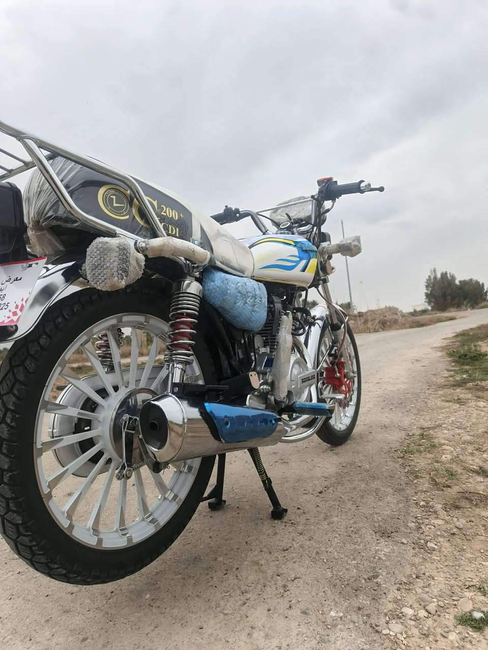 سلام عليكم للبيع دراجه سيفان موديل 25محرك 200سونك الاصلي وضع شركة مامتعوبة بعدهة زيرو اوراق كامله سويج 2 بصمات بيع أو مراوس استفسار علة رقم الهاتف ودلل ***********
