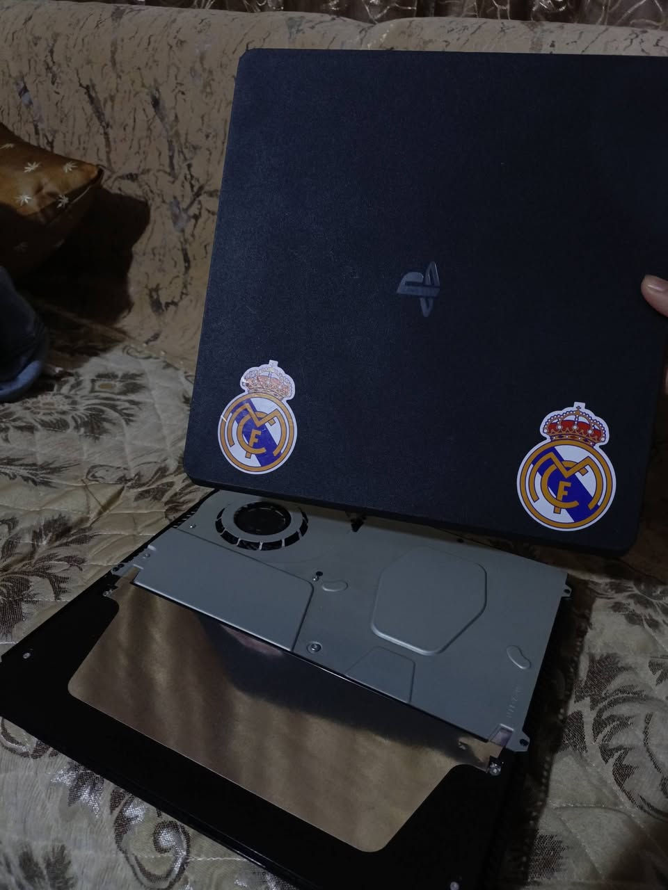 بلاي ستيشن فور سلم للبيع ***********
