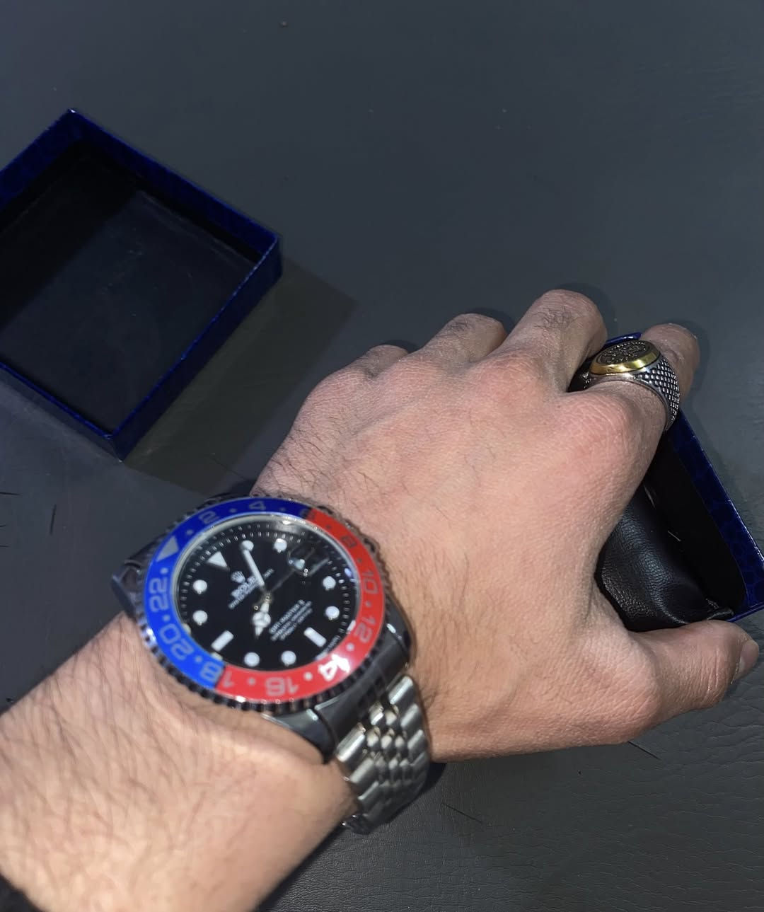 ساعة امزون ماركة
ROLEX

تاريخ+وقت+رينك دوار لدقايق،ساعة مختم رولكس اصلي وزن ثقيل معدن سل ستيل سعر 25 الف فقط .


**إذا كنت صاحب هذا الإعلان وتريد حذفه لأي سبب، رجاءا أرسل رسالة إلى الدعم الفني**