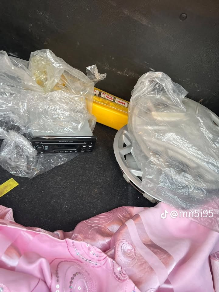 السلام عليكم
سايبه ٢٠١٠
سياره زيره مضمومه  بغداد نكليزي 
شخط مابها 
سعر ٣٥ وبيها مجال ‭***********‬
