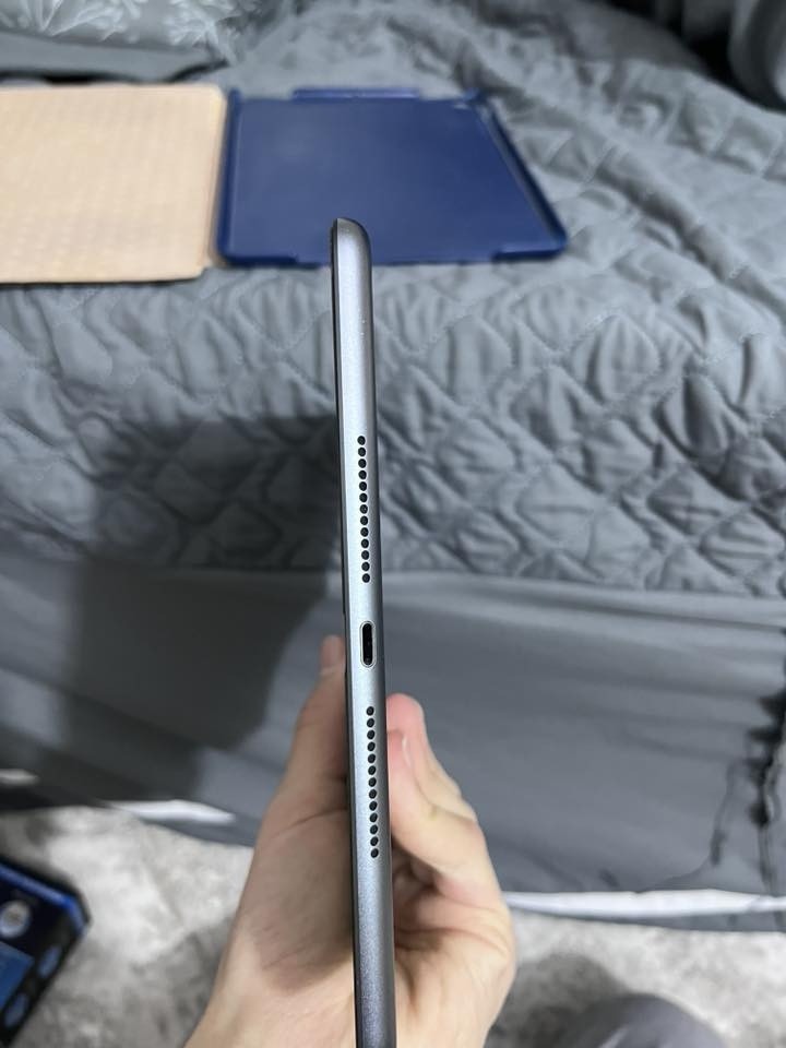 ايباد 9 نظيف جداً
استخدام دراسة فقط لا العاب ولا بوبجي ولا مدري شنو
اريد اراوسه بايباد اعلى منه وانطيه فرق 
*********** 
مكاني موصل
