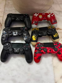 شباب بلي فور سلم نضيف ما مفتوح ابد واحد تيرا كامل ملحقاته ويا ٨جوستكات...