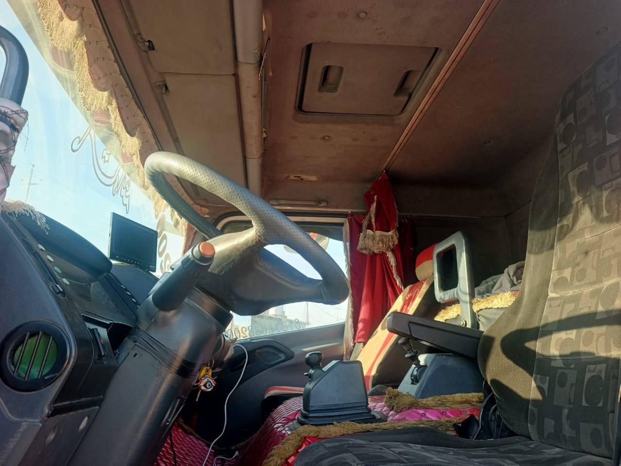 يا الله
السلام عليكم من رخصة الادمن 

للبيع اكسور راس تريلة نساف موديل 2005 وعربانة حدادية جاهزة للعمل تخم تاير السيارة  مكينة 43 وكير كهربائي بسمائنة تحويل ثاني للاستفسار الاتصال على الرقم ‏‪***********‬‏
